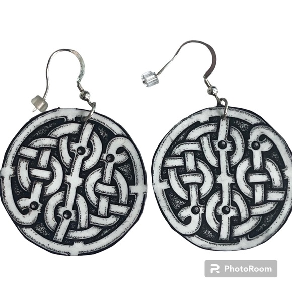 Celtic Knot Earrings Lightweight Bohemian Earrings - Picture 5 of 6